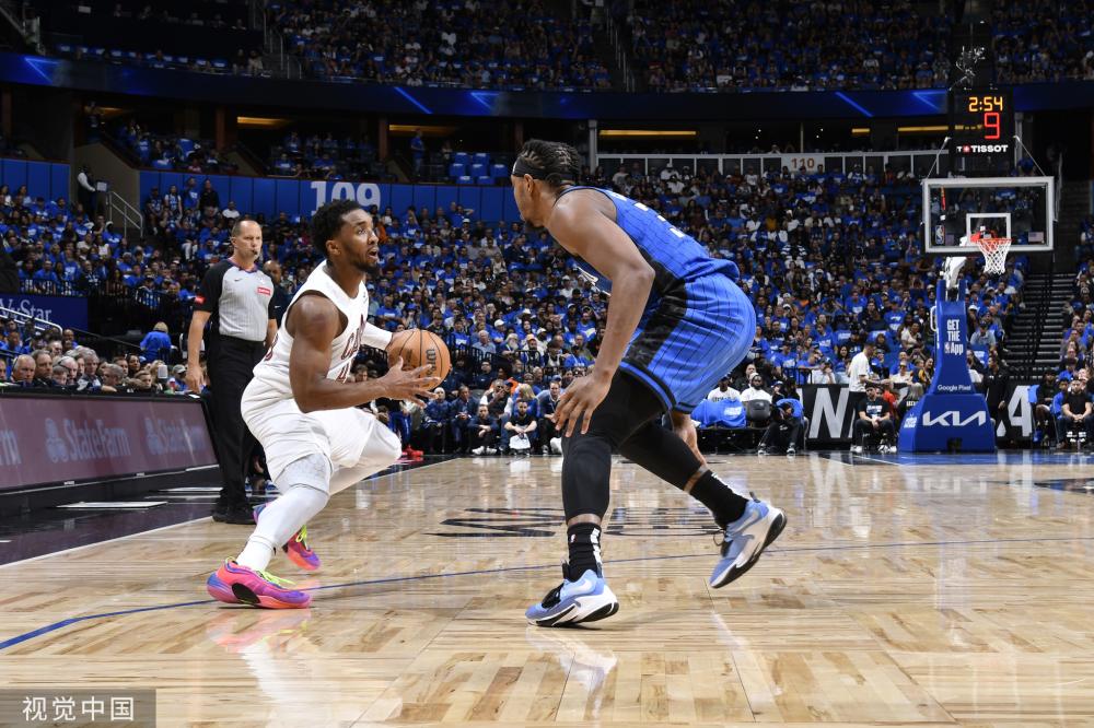 出他无与伦 出他无与伦