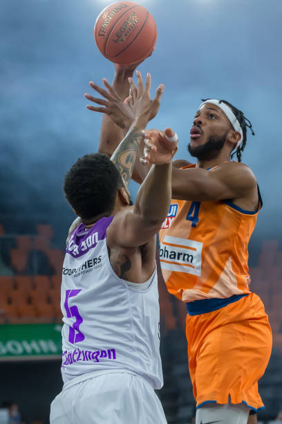 转会市场的 转会市场的